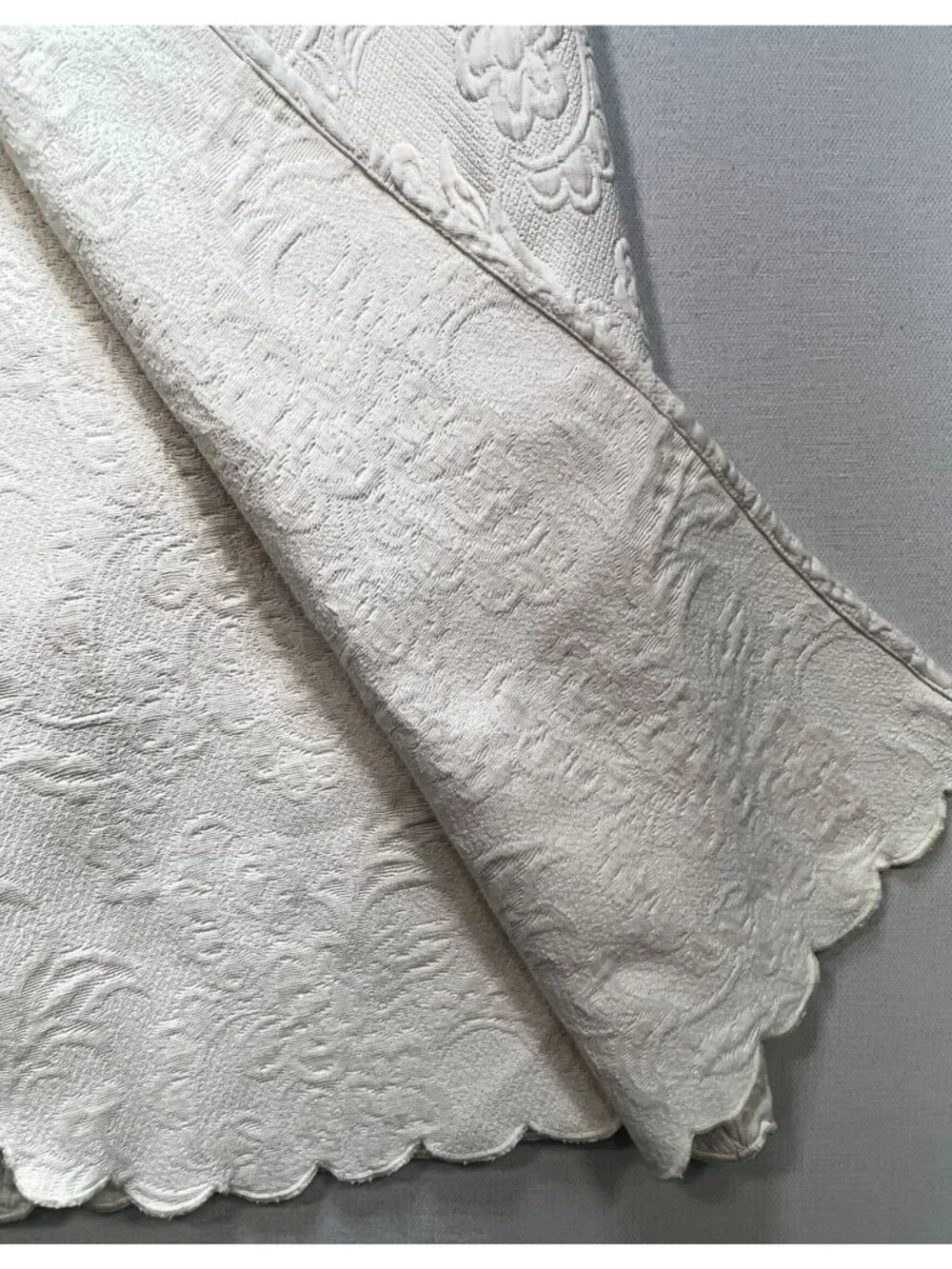 CGG Home Embossed Floral Full Size Coverlet Bedspread Cream Scalloped Trim